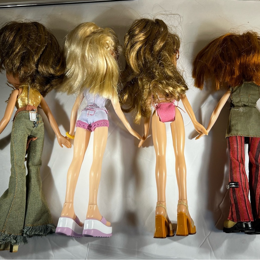 Bratz Dolls Lot of 4 with Extra Clothes and Accessories Y2K Fashion Dolls - Picture 2 of 7